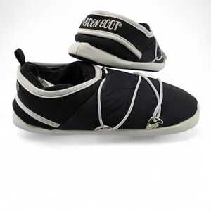 Moon Boot Apollo Slippers Black and White Mens 5/6 (Women’s 6/7)